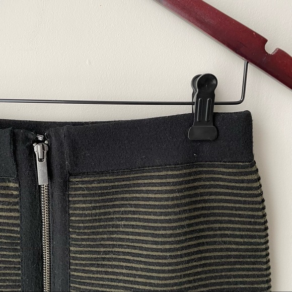 Merino Wool knit stretchy mini skirt - Picture 3 of 4